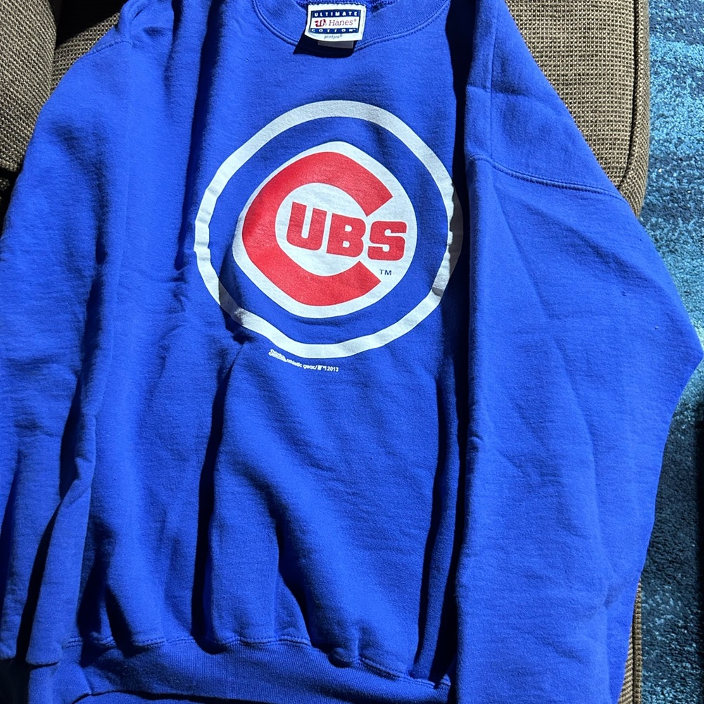 Chicago Cubs sweater, Size Medium